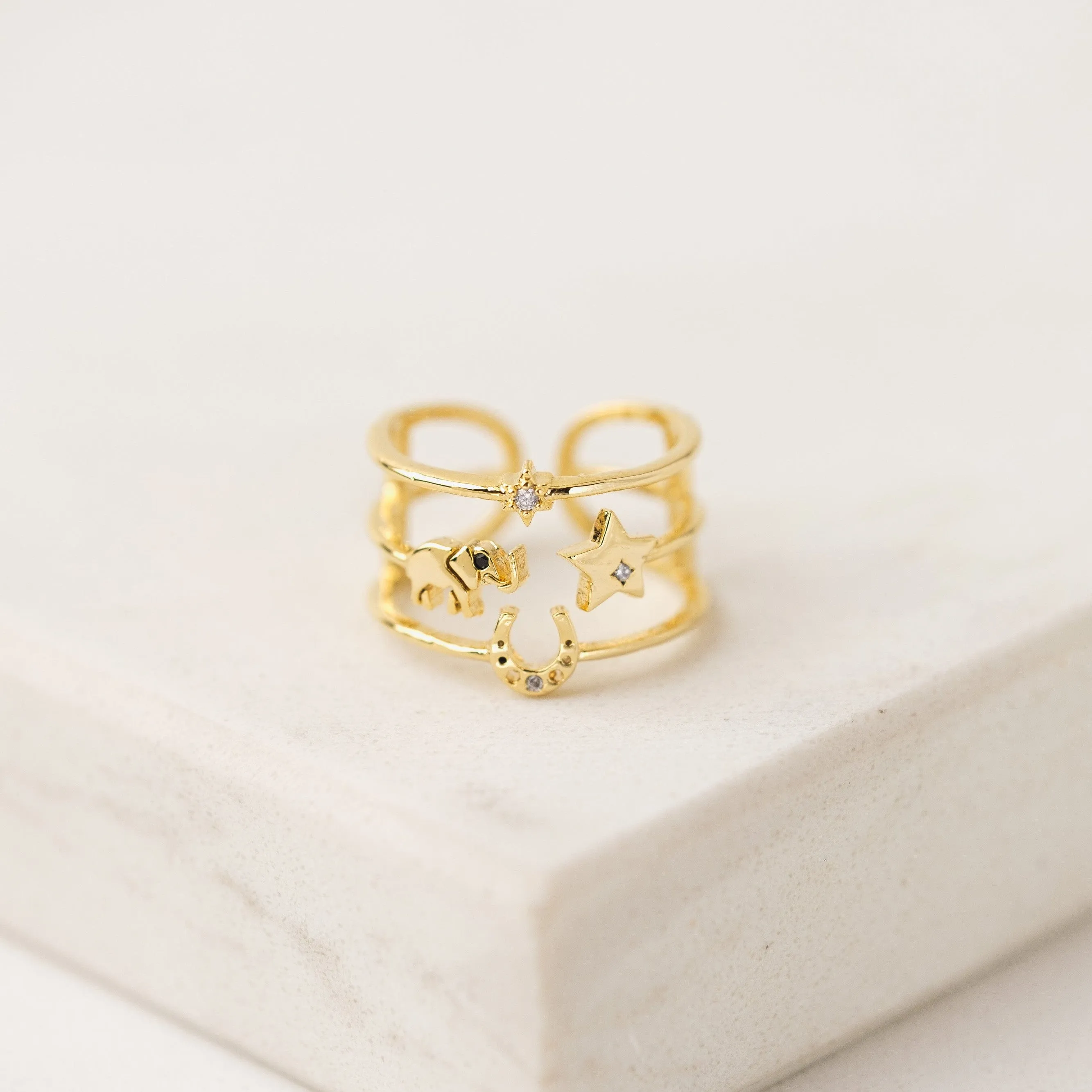 Horseshoe Triple Band Fortuna Ring