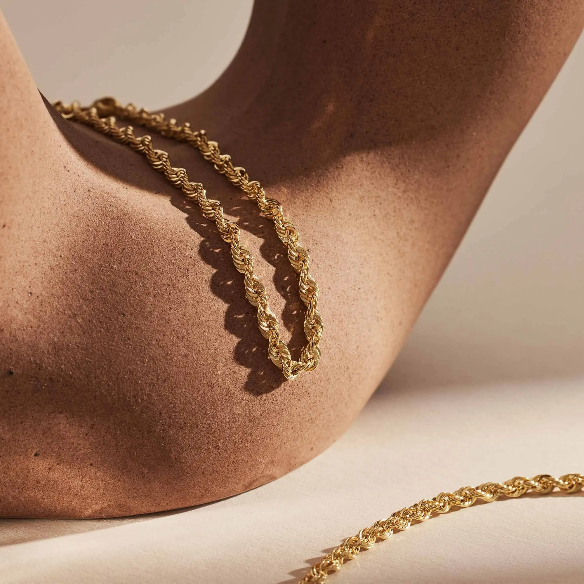 14K Gold Rivoli Violette Bracelet with Elegant Twist Design