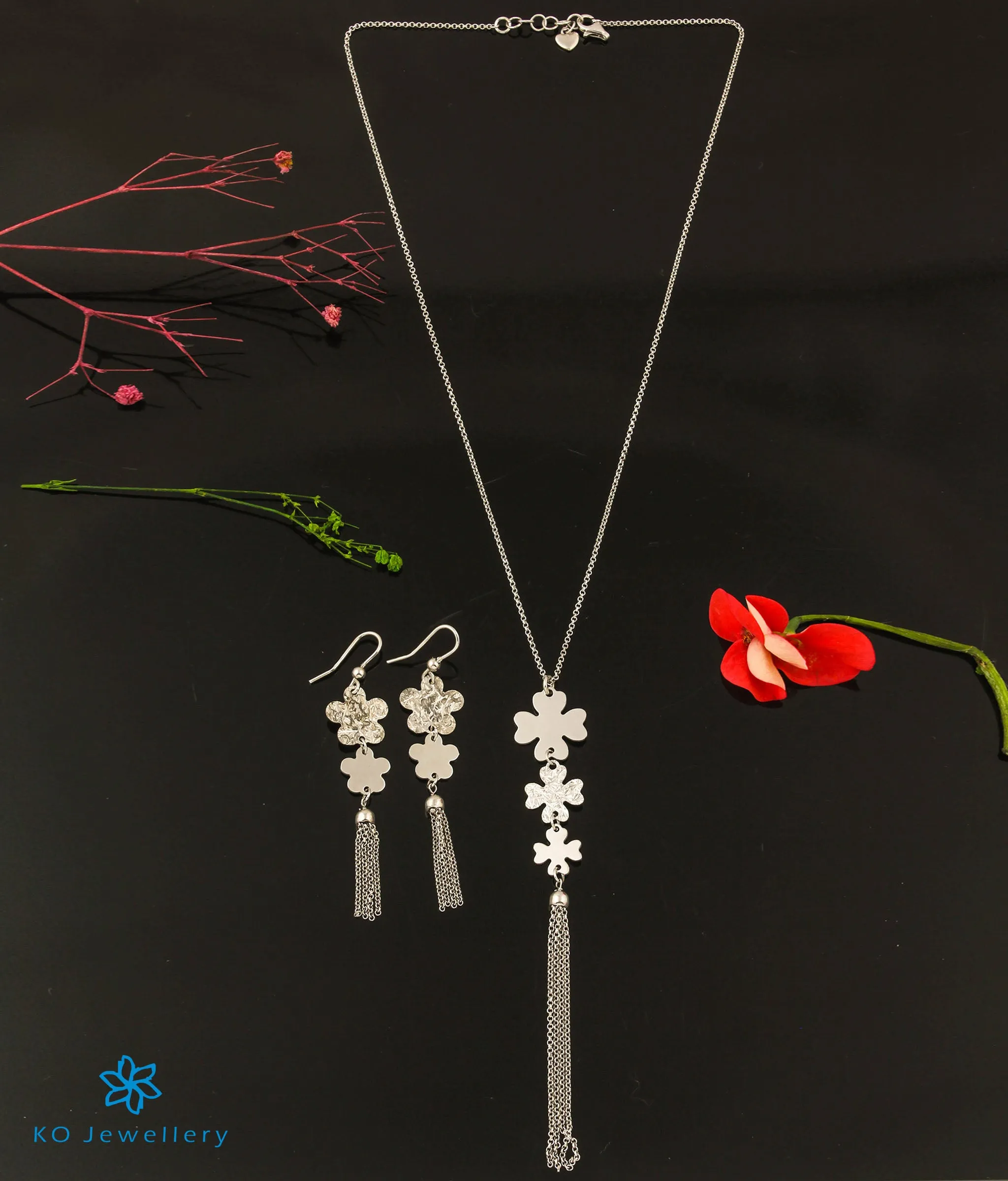 The Amoura Silver Necklace & Earrings
